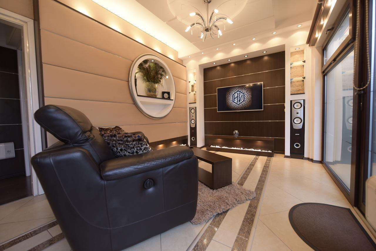 H & V Residence - Bungalow Apartment Arad Eksteriør billede