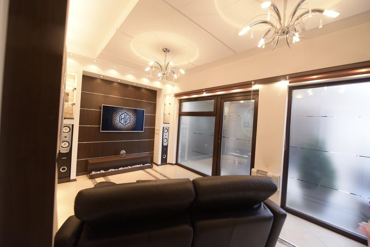H & V Residence - Bungalow Apartment Arad Eksteriør billede